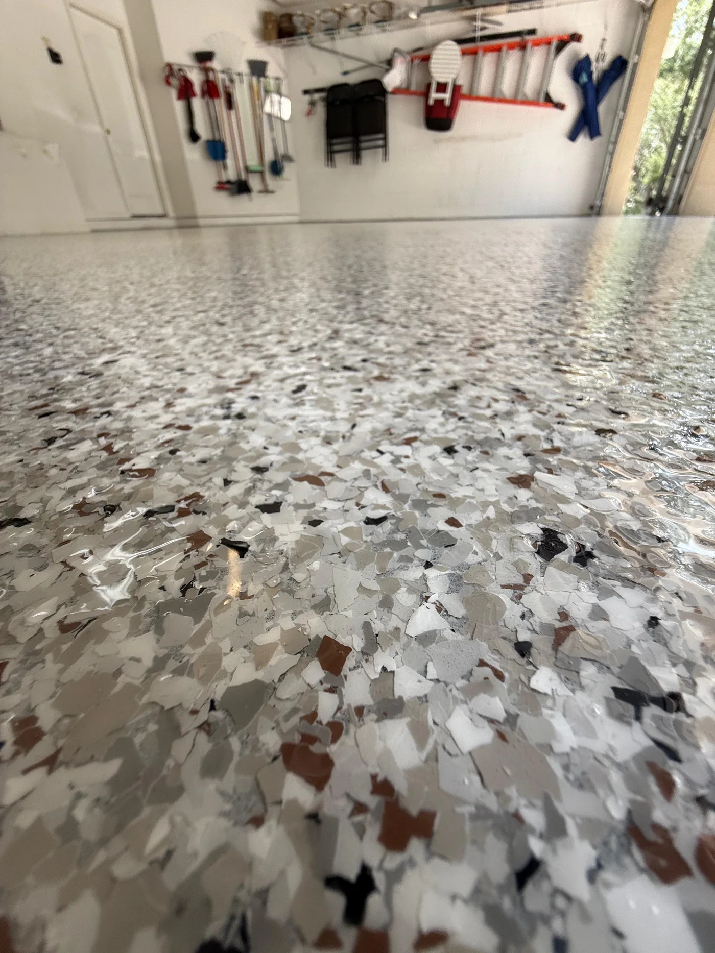 Detalle de piso de resina terminado